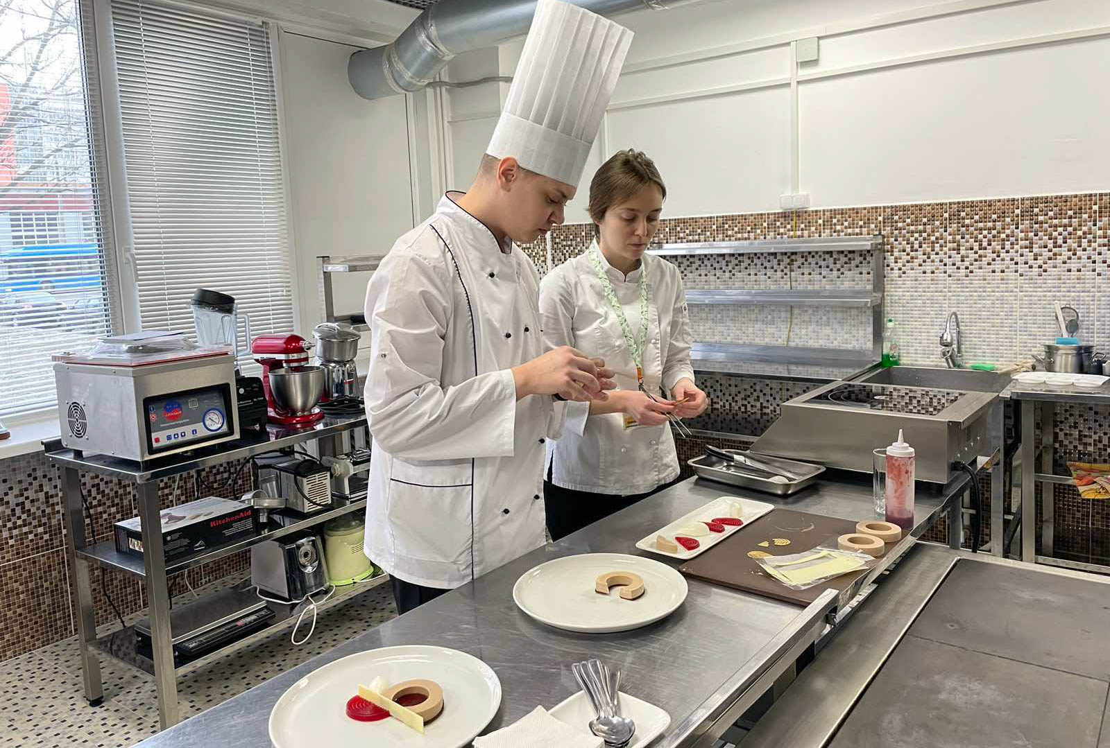 Поварское и кондитерское дело. Кулинарный колледж задание 2 2. Колледж кулинарного мастерства. Поварское дело колледж. Волжский индустриальный технологический техникум.