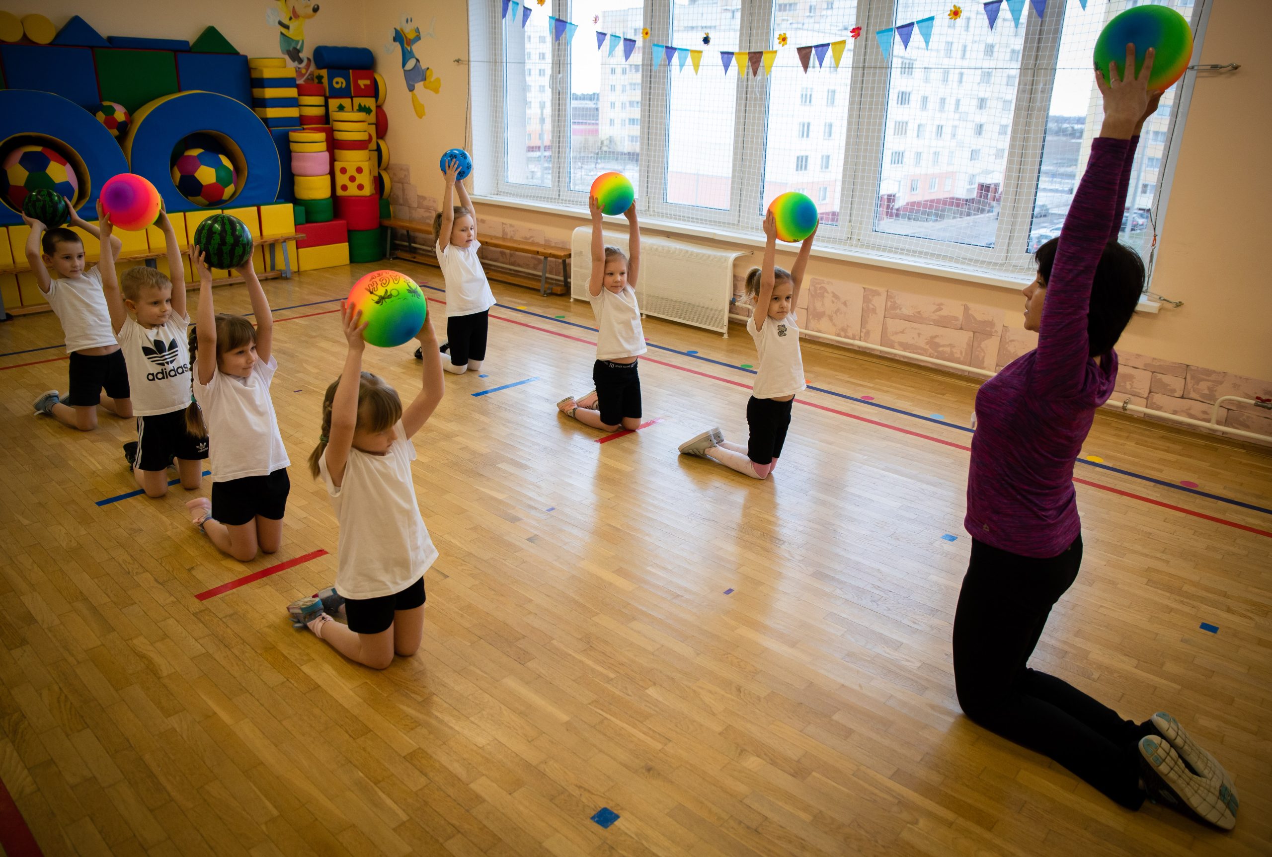 растжка дети Грация и пластика: как гармонично развивать малышей, знает руководитель  физвоспитания Елена Тупейко | «Настаўніцкая газета»